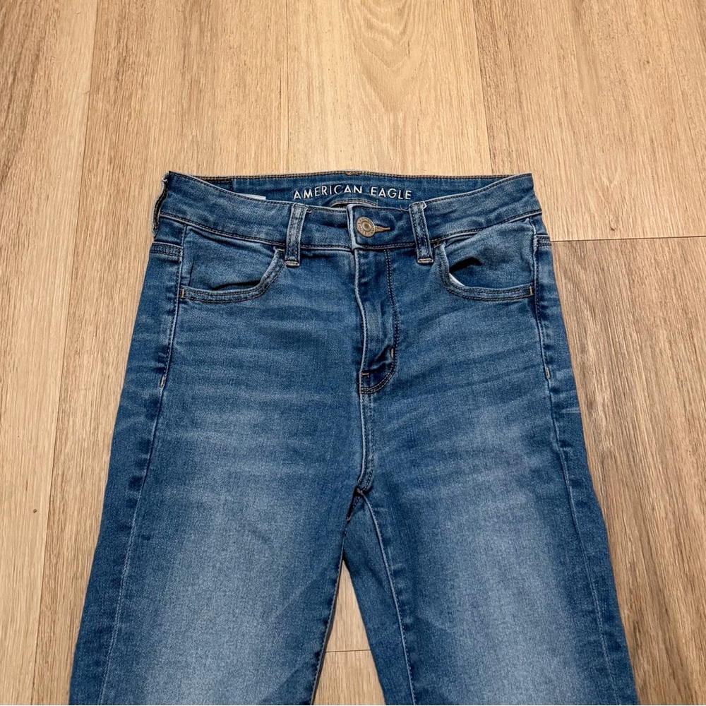 American Eagle Women's Denim Hi-Rise Jegging Next Level Stretch Jeans size 4 - Picture 3 of 5